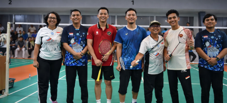 Mendikdasmen Resmikan Lapangan Bulu Tangkis