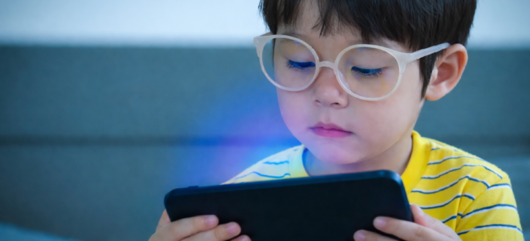 Bahaya Paparan Sinar Biru Gadget Bagi Mata