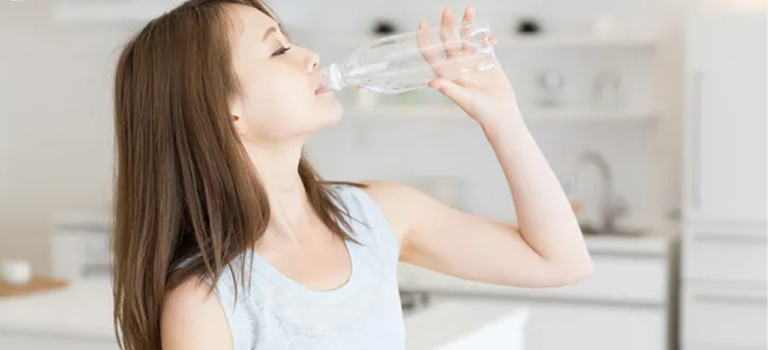 Manfaat Minum Air Putih bagi Kesehatan Tubuh Manfaat Minum Air Putih bagi Kesehatan Tubuh