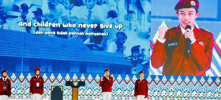 Anak Driver Ojol Raih Beasiswa LN Usai Pidato di Depan Prabowo