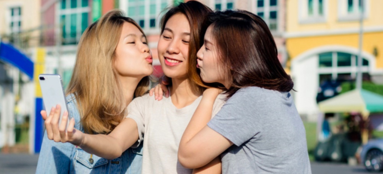 Menjadi Pendengar yang Baik bagi Sahabat Sendiri Menjadi Pendengar yang Baik bagi Sahabat Sendiri